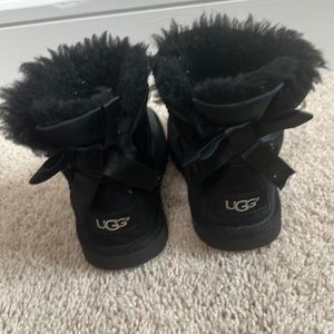 Little Girls Black Bailey Bow Mini Ugg Boots Sz 11 GUC
